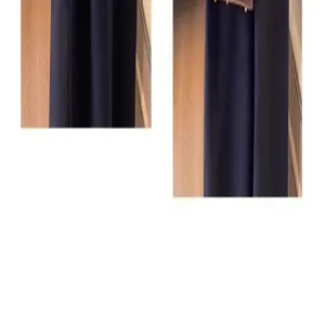 Dunkelblaue Wildlederstoff Detailansicht, elegante Handtaschen Material und Metallbeschlag.
