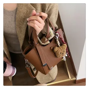 Autumn winter new large capacity single shoulder crossbody tote bag for women daily commute style.