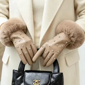 Damen Winter warme Lederhandschuhe mit Plüschfell und funkelnden Strasssteinen für kalte Tage.