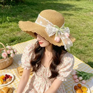 Cappello di paglia francese con fiocco in pizzo, grande falda spiaggia protezione solare.