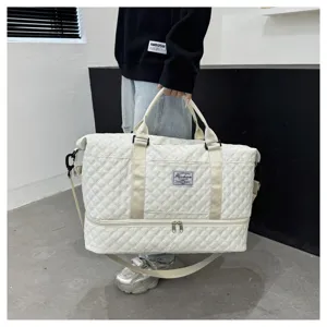 Große gesteppte Reisetasche, lässige weiße Weekender Tasche mit Schultergurt für Damen.