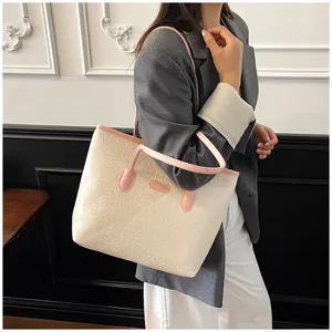 Women large capacity tote bag fashionable autumn winter commuter shoulder bag with embossed design