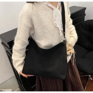 Stylish black shoulder bag for women, trendy hobo bag casual retro daily tote handbag new.