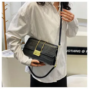 Borsa a tracolla nera con stampa coccodrillo e chiusura metallica, elegante borsa casual.