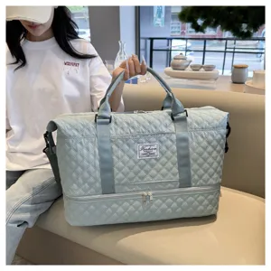 Große gesteppte Reisetasche mit Bodenfach, leichtes Weekender-Modell für Reisen und Sport.