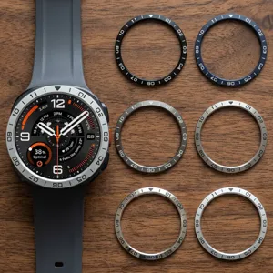 Primo piano di anelli per ghiera di smartwatch con scala numerica in vari colori disponibili.