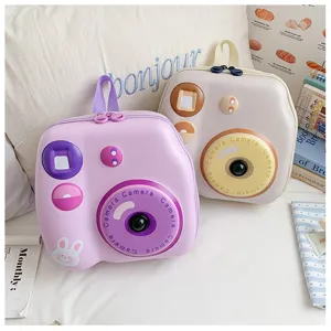 Detail des süßen 3D Kamera EVA Rucksacks für Kinder, wasserdichte Schultasche für Jungen und Mädchen.