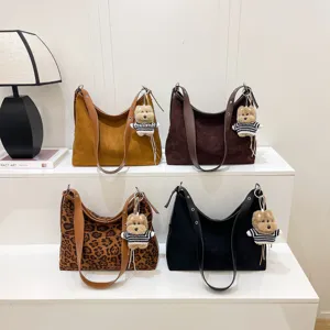 Women's Leopard Print Tote Bag Large Capacity PU Leather Retro Shoulder Bag Casual Chic Handbag With Pendant
