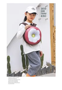 Charmanter runder Obstschalen Rucksack Detailaufnahme, süßer Stil für den täglichen Gebrauch.