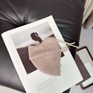 Mascarilla facial cálida de lana y seda para mujeres, cubierta de invierno gruesa contra frío.