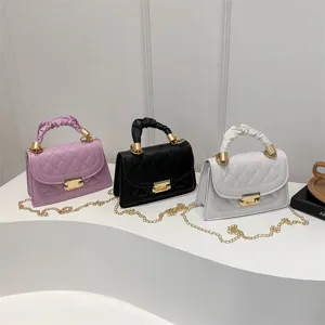 Petit sac bandoulière matelassé en chaîne, sac à main chic en cuir PU pour femmes, vue détaillée.