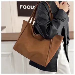Retro large capacity tote bag for women, casual PU leather shoulder bag, autumn winter.