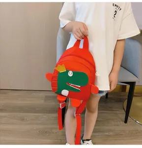 Joli sac à dos cartable pour enfants motif dinosaure en tissu oxford, détail mignon et très pratique.