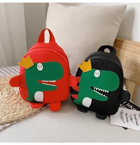 Joli sac à dos dinosaure pour enfants, détail de cartable dessin animé mignon et pratique.