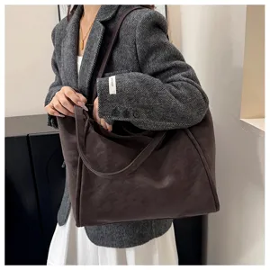 Retro large capacity tote bag for women, casual commuter shoulder bag and stylish underarm bag.