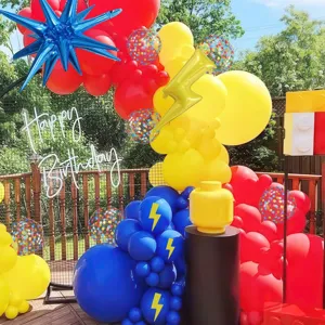 Geburtstag Ballonbogen Set mit roten gelben blauen Latex Konfetti und Folienballons.