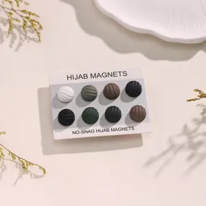 Antislip hijab magneten set van 8 kleurrijke magnetische spelden voor hoofddoeken en sjaals.