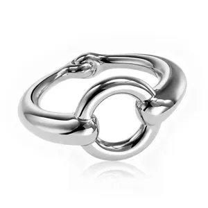 Anello in metallo argento con fibbia a doppia maglia intrecciata accessorio moda