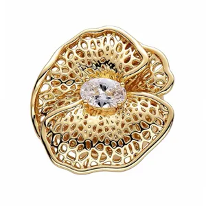 Copribottone floreale dorato con zircone cubico ovale, squisito accessorio per polsini di camicie.