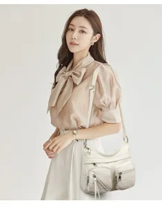 Dettagli della borsa a tracolla bianca multitasche, elegante borsa da donna grande capienza.