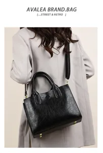 Classic retro oil-wax leather tote bag for women, simple commuting shoulder crossbody bag.