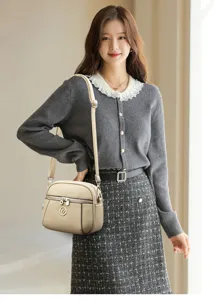 Beige kleine Umhängetasche mit mehreren Fächern für Damen im Alltag und auf Reisen