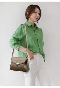 Stylish PU leather shoulder bag for women, elegant brown crossbody handbag with adjustable strap.