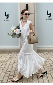 Minimalist Korean style commuter tote bag, premium leather handbag for women daily wear.