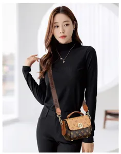 Retro printed small square bag, trendy women's crossbody shoulder bag with chic handle.