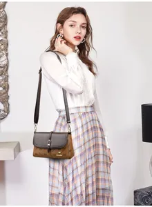 Sac à bandoulière monogramme élégant pour femme avec sangle réglable et design PU chic.