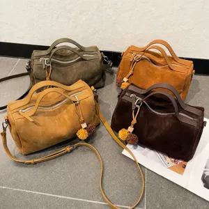 Sac Boston en daim vintage pour femmes, sac bandoulière en cuir véritable avec pompon.