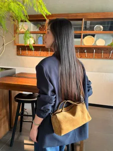 Sac à main bandoulière Boston en cuir véritable vintage, sac souple en daim pour femme.