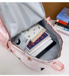 Vista dettagliata dell'interno dello zaino rosa kawaii, grande capacità per studenti.