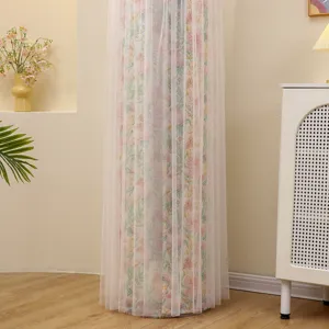 Vue détaillée de la housse anti-poussière verticale pour climatiseur avec motif floral