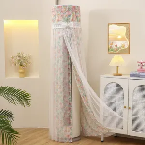 Housse de climatiseur sur pied florale avec tulle en dentelle blanche pour décoration.