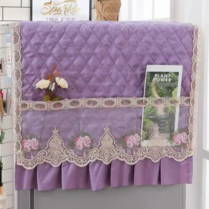 Housse de réfrigérateur matelassée violette anti-poussière avec bordure en dentelle chic.