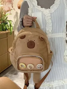 Delizioso zaino capibara in peluche morbida con tasca trasparente per uso quotidiano.