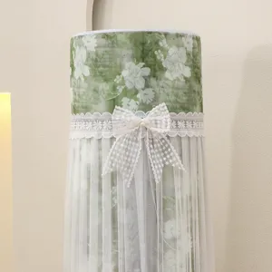 Housse anti-poussière pour climatiseur vertical avec motif floral vert et nœud blanc en dentelle.