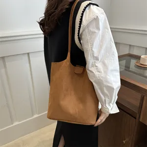 Bolso de hombro de ante liso retro para mujer, elegante bolso tote para el trabajo diario.