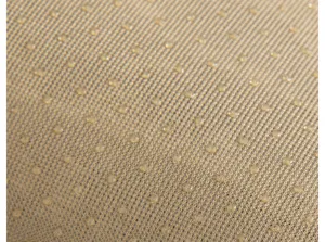 Vue détaillée du tissu antidérapant beige pour coussin de sofa avec texture de points silicone.