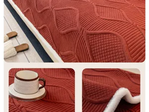 Détail de coussin de canapé ultra-doux en cristal épaissi avec doublure en peluche et texture.
