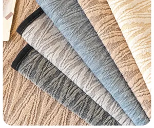 Detail du tissu de coussin de canapé en chenille montrant plusieurs options de couleur et texture.