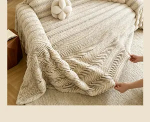 Gemütlicher cremefarbener Plüsch Sofabezug dicker warmer Winter Kuscheldecke Muster