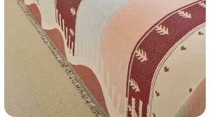 Chenille Sofatuch Stoffdetail mit bunten geometrischen Streifen und Fransenrand