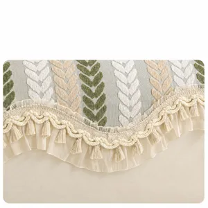 Housse de coussin de canapé en chenille style français avec bord frangé irrégulier.