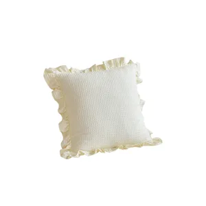 Französischer Creme Vintage Kissenbezug, dekorativer Chenille Sofakissenbezug mit Rüschen.