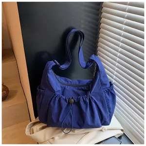 Casual nylon trekkoord schoudertas voor vrouwen, grote capaciteit commuter messenger bag.