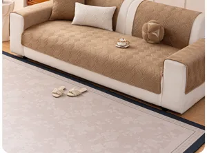 Housse de canapé en velours détail, design matelassé géométrique moderne, déco salon chaleureuse.