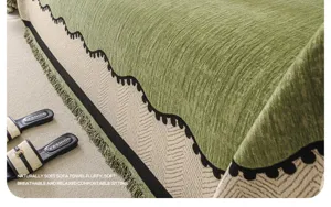 Grüne Chenille Sofabezug Decke mit schwarzem Wellenrand und Fransen für Wohnzimmer Deko.