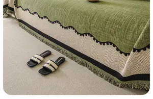 Grüne Chenille Sofabezug universelle Couchdecke mit Fransen und dekorativem Wellenmuster.